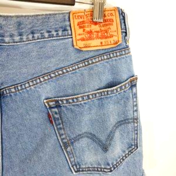 LEVI'S - EUC, Relaxed Fit 550 Cutoff Jean Shorts, Size 34 - Picture 5 of 6